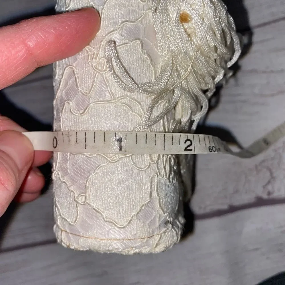 La Regale LTD vintage lace clutch w/nylon chord strap & fringe tassle white